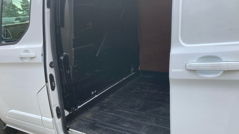 Ford Transit Custom 300 L2 Diesel Fwd 2.0 EcoBlue 130ps Low Roof Limited Van